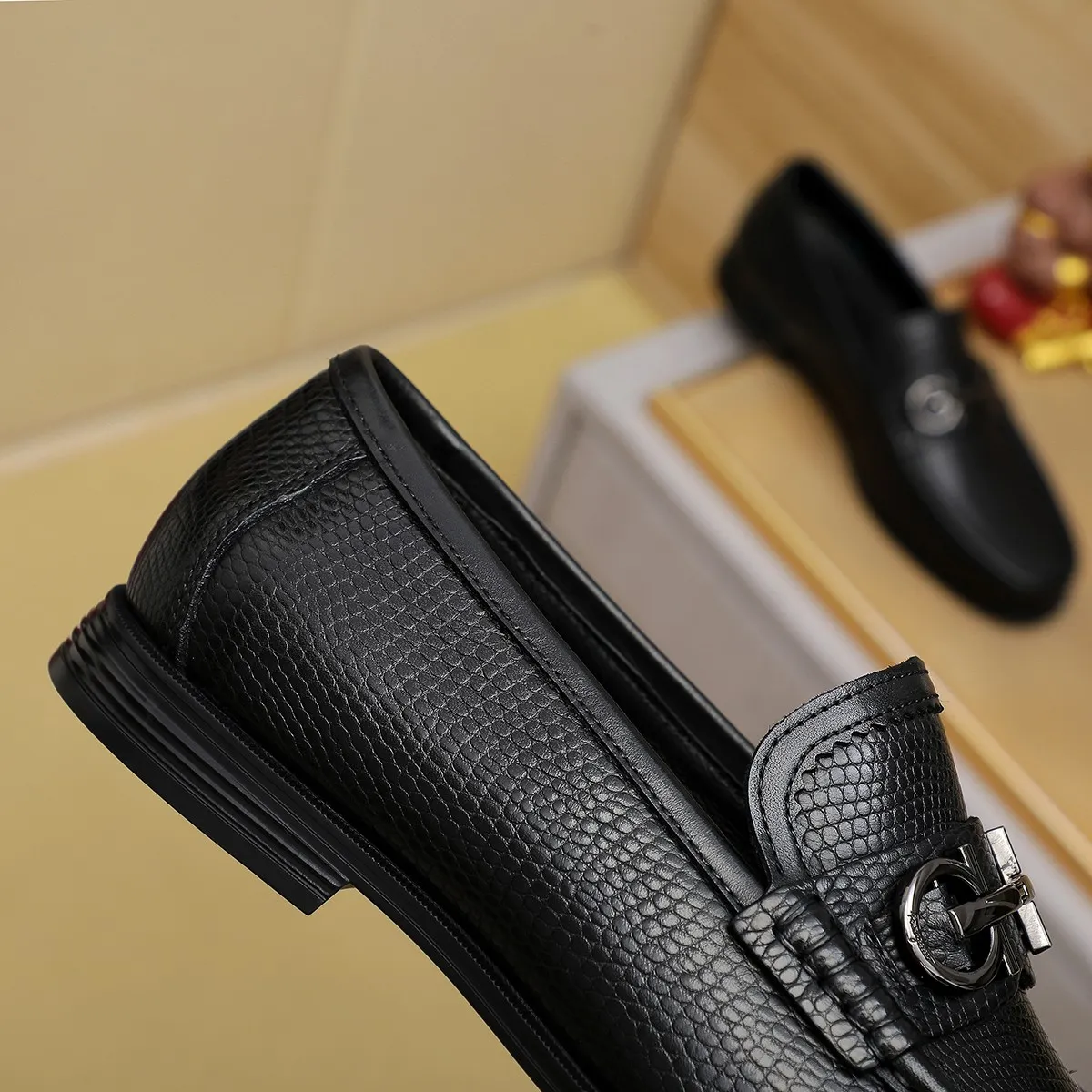 Men's shoes 250 🕷🕷🐂【Ferragamo】Ferragamo Popular fashionable casual shoes🇨🇳Official website counter 1:1 production, original mold opening💯Good quality can be seen, imported high-end first-layer pebbled calfskin, water-dyed🐂leather lining🌿very clear texture, high-quality waterproof, non-slip and wear-resistant outsole🎋high quality and low price, truly handmade🍓, color optional! Code number 38-44 (45. To be customized)